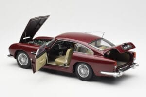 Aston Martin DB5 Dubonnet Raudonas AUTOart 1:18 70213 Metalas - nuotrauka 5 iš 8