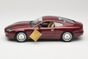 Aston Martin DB7 Raudonas Guiloy 1:18 67550 Metalas - nuotrauka 4 iš 8