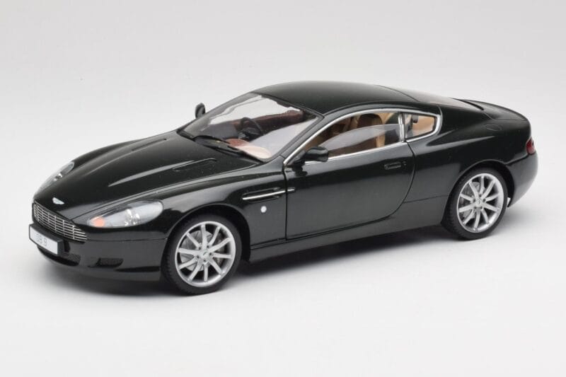 Aston Martin DB9 Juodas Solido 1:18 15025600 Metalas