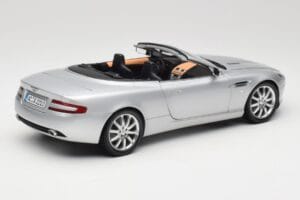 Aston Martin DB9 Volante Sidabrinis Minichamps 1:18 150137334 Metalas - nuotrauka 3 iš 8