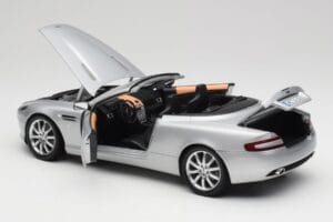Aston Martin DB9 Volante Sidabrinis Minichamps 1:18 150137334 Metalas - nuotrauka 5 iš 8