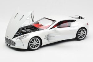 Aston Martin One-77 Morning Frost Baltas AUTOart 1:18 70244 Metalas - nuotrauka 2 iš 8