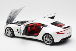 Aston Martin One-77 Morning Frost Baltas AUTOart 1:18 70244 Metalas - nuotrauka 5 iš 8