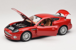 Aston Martin V12 Vanquish Raudonas Bburago 1:18 33334063 Metalas - nuotrauka 2 iš 8