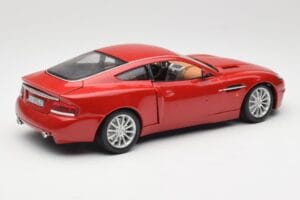 Aston Martin V12 Vanquish Raudonas Bburago 1:18 34063 Metalas - nuotrauka 3 iš 8