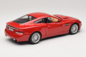 Aston Martin V12 Vanquish Raudonas Bburago 1:18 33334063 Metalas - nuotrauka 3 iš 8