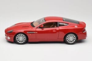 Aston Martin V12 Vanquish Raudonas Bburago 1:18 34063 Metalas - nuotrauka 4 iš 8
