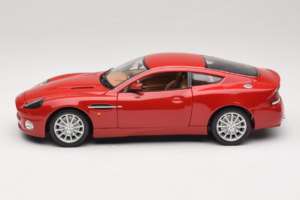 Aston Martin V12 Vanquish Raudonas Bburago 1:18 33334063 Metalas - nuotrauka 4 iš 8