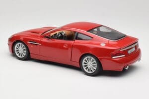 Aston Martin V12 Vanquish Raudonas Bburago 1:18 34063 Metalas - nuotrauka 7 iš 8