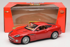 Aston Martin V12 Vanquish Raudonas Bburago 1:18 33334063 Metalas - nuotrauka 8 iš 8