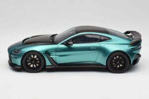Aston Martin V12 Vantage Racing Green GT Spirit 1:18 GT922 Derva - nuotrauka 3 iš 6
