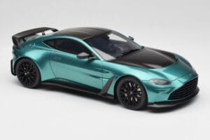 Aston Martin V12 Vantage Racing Green GT Spirit 1:18 GT922 Derva - nuotrauka 4 iš 6