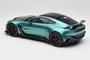 Aston Martin V12 Vantage Racing Green GT Spirit 1:18 GT922 Derva - nuotrauka 5 iš 6