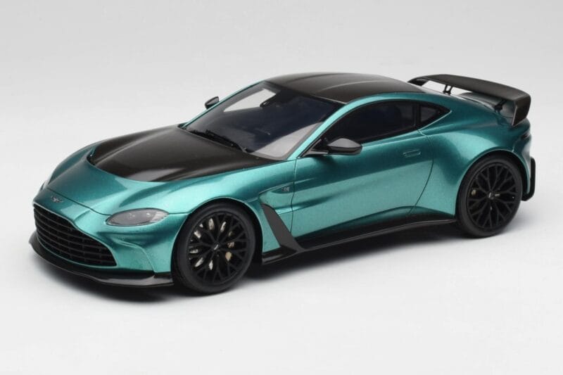 Aston Martin V12 Vantage Racing Green GT Spirit 1:18 GT922 Derva