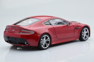 Aston Martin V12 Vantage Raudonas AUTOart 1:18 70208 Metalas - nuotrauka 3 iš 8