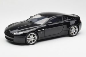 Aston Martin V8 Vantage Onyx Juodas AUTOart 1:18 70202 Metalas