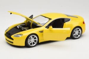 Aston Martin V8 Vantage Geltonas Hot Wheels 1:18 G7159 Metalas - nuotrauka 2 iš 8