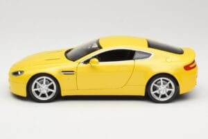 Aston Martin V8 Vantage Geltonas Hot Wheels 1:18 G7159 Metalas - nuotrauka 4 iš 8