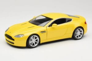 Aston Martin V8 Vantage Geltonas Hot Wheels 1:18 G7159 Metalas