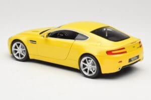 Aston Martin V8 Vantage Geltonas Hot Wheels 1:18 G7159 Metalas - nuotrauka 7 iš 8