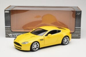 Aston Martin V8 Vantage Geltonas Hot Wheels 1:18 G7159 Metalas - nuotrauka 8 iš 8