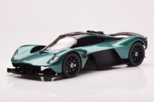 Aston Martin Valkyrie Racing Green GT Spirit 1:18 GT435 Derva