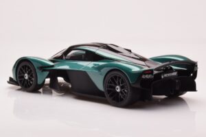 Aston Martin Valkyrie Racing Green GT Spirit 1:18 GT435 Derva - nuotrauka 5 iš 6