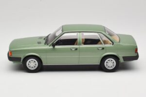 Audi 80 B2 Žalias MCG 1:18 MCG18525 Metalas - nuotrauka 3 iš 6
