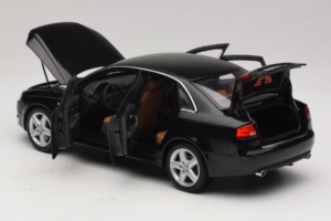 Audi A4 B6 3.2 Quattro Juodas Minichamps 1:18 5010404125 Metalas - nuotrauka 5 iš 8