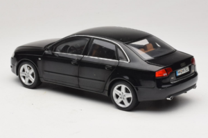 Audi A4 B6 3.2 Quattro Juodas Minichamps 1:18 5010404125 Metalas - nuotrauka 7 iš 8