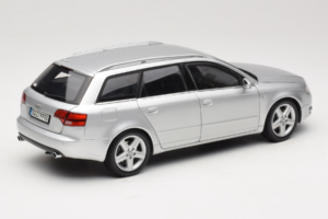 Audi A4 B7 3.2 Quattro Avant Sidabrinis Minichamps 1:18 5010404215 Metalas - nuotrauka 3 iš 8