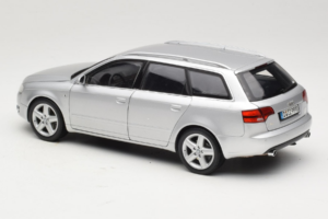 Audi A4 B7 3.2 Quattro Avant Sidabrinis Minichamps 1:18 5010404215 Metalas - nuotrauka 7 iš 8