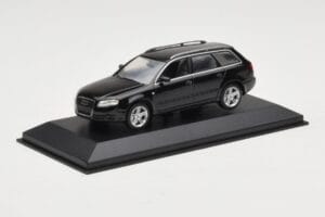 Audi A4 B7 Avant Juodas Minichamps 1:43 AUDI008 Metalas - nuotrauka 2 iš 3