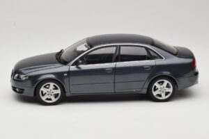 Audi A4 B7 Pilkas Metalinis Minichamps 1:18 100014400 Metalas - nuotrauka 4 iš 8