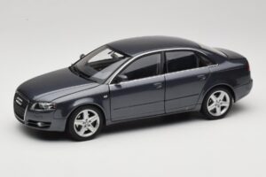 Audi A4 B7 Pilkas Metalinis Minichamps 1:18 100014400 Metalas