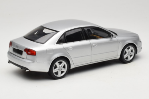 Audi A4 B7 Sidabrinis Minichamps 1:18 100014402 Metalas - nuotrauka 3 iš 8