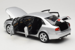 Audi A4 B7 Sidabrinis Minichamps 1:18 100014402 Metalas - nuotrauka 5 iš 8