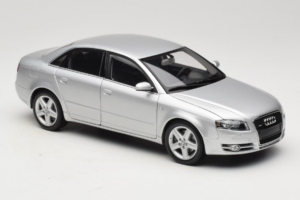 Audi A4 B7 Sidabrinis Minichamps 1:18 100014402 Metalas - nuotrauka 6 iš 8