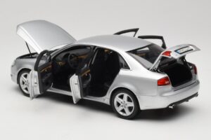 Audi A4 B8 3.2 Quattro Sidabrinis Minichamps 1:18 5010404115 Metalas - nuotrauka 5 iš 8