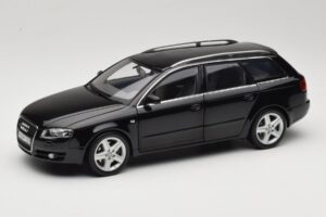 Audi A4 B8 Avant 3.2 Quattro Juodas Minichamps 1:18 5010404225 Metalas