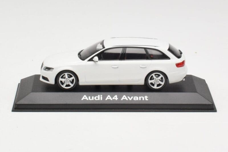 Audi A4 B8 Avant Ibis White Minichamps 1:43 5010804213 Metalas