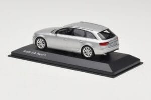 Audi A4 B8 Avant Ice Silver Minichamps 1:43 5011204213 Metalas - nuotrauka 3 iš 4
