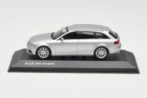 Audi A4 B8 Avant Ice Silver Minichamps 1:43 5011204213 Metalas