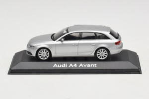 Audi A4 B8 Avant Ice Silver Minichamps 1:43 5011204213-R1 Metalas