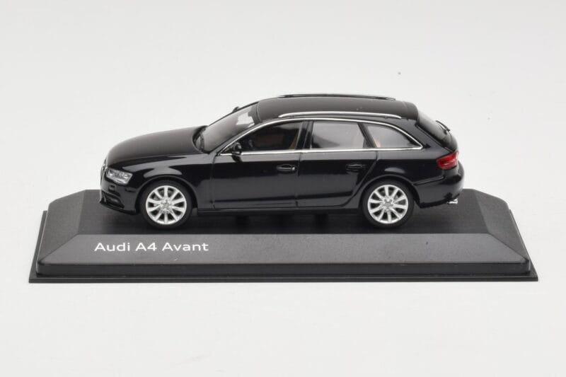 Audi A4 B8 Avant Phantom Black Minichamps 1:43 5011204223 Metalas