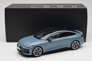 Audi A5L Sportback Pilkšvai Mėlynas OEM 1:18 ZAM60004B Metalas - nuotrauka 8 iš 8