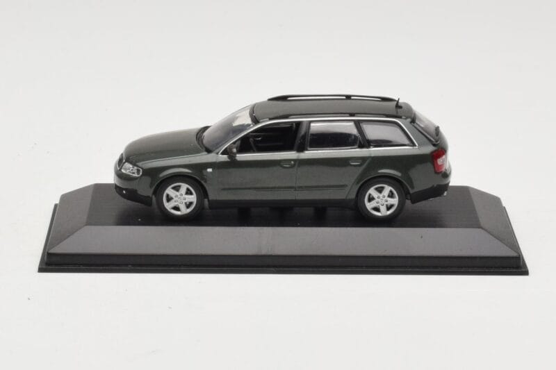 Audi A6 C5 Avant Tamsiai Pilkas Minichamps 1:43 AUDI006 Metalas