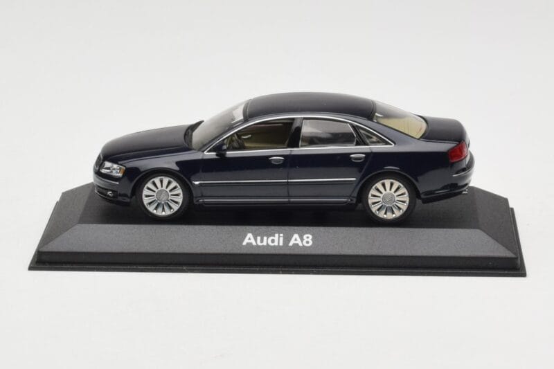 Audi A8 D3 Blue Metallic Light Interior Minichamps 1:43 20000001386003 Metalas
