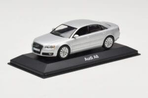 Audi A8 D3 Šviesiai Sidabrinis Minichamps 1:43 5010508113 Metalas - nuotrauka 2 iš 4