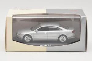 Audi A8 D3 Šviesiai Sidabrinis Minichamps 1:43 5010508113 Metalas - nuotrauka 4 iš 4